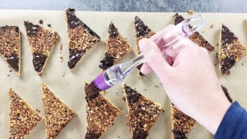 Low Carb Nussecken ohne Zucker: Dekorieren