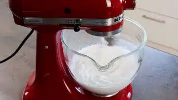 Low Carb Nusskuchen: Aufschlagen