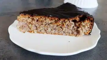 Low Carb Nusskuchen: Schneiden