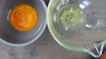 Low Carb Nusskuchen: Trennen