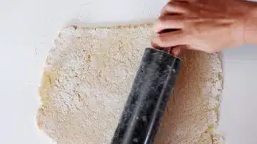 Low Carb Pesto Schnecken: Ausrollen