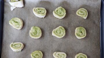 Low Carb Pesto Schnecken: Backen