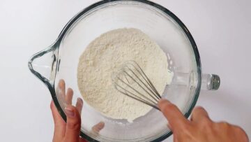 Low Carb Pesto Schnecken: Mischen