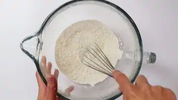 Low Carb Pesto Schnecken: Mischen