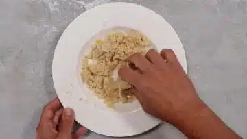 Low Carb Pflaumenkuchen: Vermengen