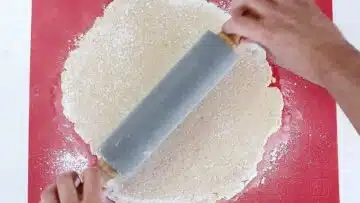 Low Carb Pizza: Ausrollen