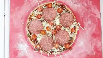 Low Carb Pizza: Backen und belegen