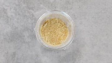 Low Carb Pizza Cracker ohne Mehl: Mahlen