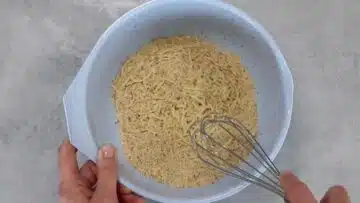 Low Carb Pizza Cracker ohne Mehl: Mischen