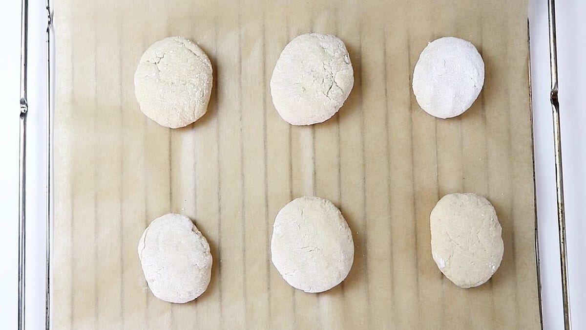 Low Carb Pizzabrötchen: Backen