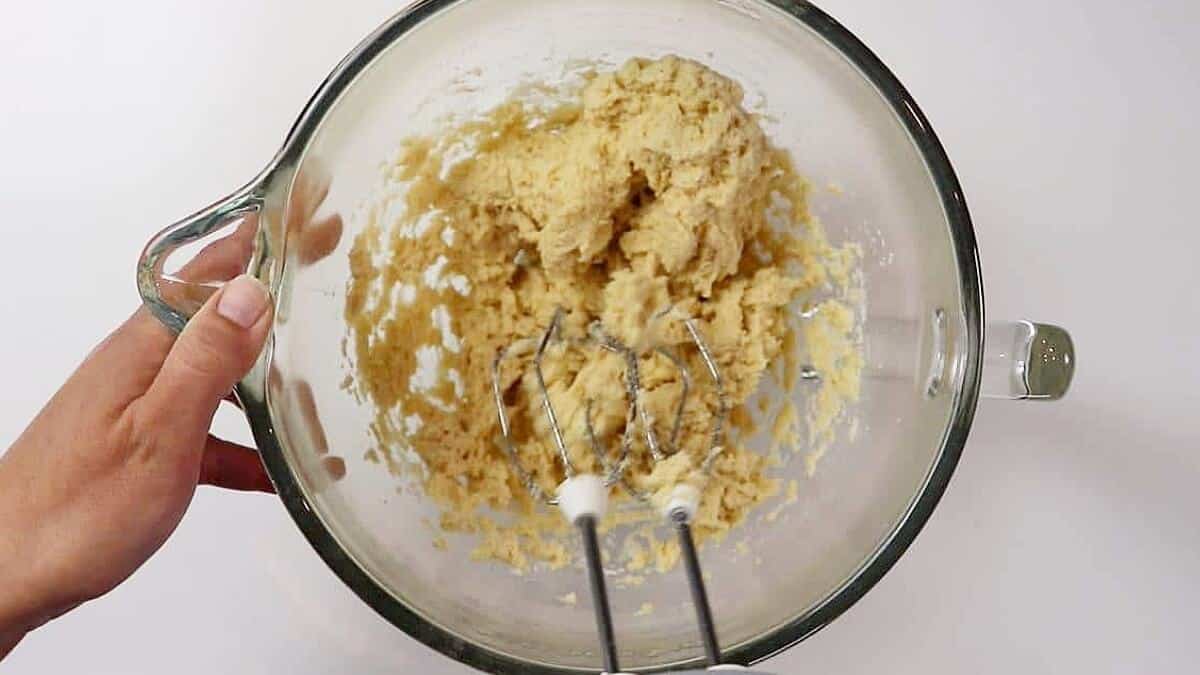 Low Carb Pizzabrötchen: Rühren