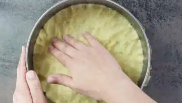 Low Carb Puddingkuchen ohne Zucker: Festdrücken