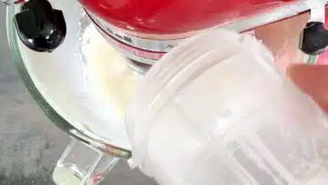 Low Carb Quarkbällchen ohne Zucker: Verrühren