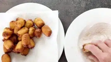 Low Carb Quarkbällchen ohne Zucker: Wälzen