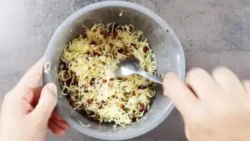 Low Carb Quiche Lorraine ohne Mehl: Mischen