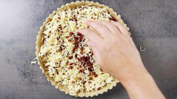 Low Carb Quiche Lorraine ohne Mehl: Verteilen