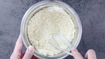 Low Carb Rhabarberkuchen ohne Zucker: Mischen