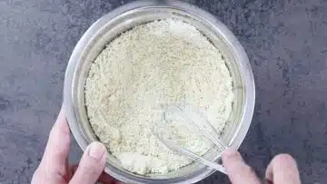 Low Carb Rhabarberkuchen ohne Zucker: Mischen