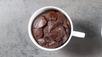 Low Carb Schoko Tassenkuchen ohne Zucker: Backen