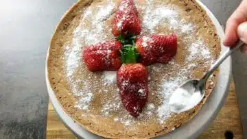 Low Carb Schokokuchen mit 2 Zutaten: Abkühlen