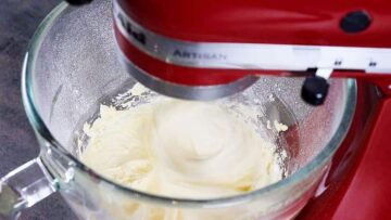 Low Carb schwedische Mandeltorte ohne Zucker: Hinzugeben