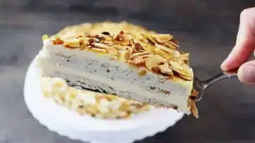 Low Carb schwedische Mandeltorte ohne Zucker: Schneiden