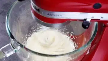 Low Carb schwedische Mandeltorte ohne Zucker: Steif schlagen