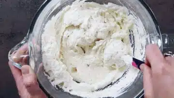 Low Carb schwedische Mandeltorte ohne Zucker: Unterheben