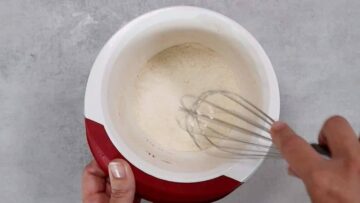 Low Carb Skyr Kuchen ohne Boden: Mischen