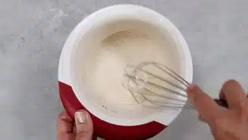 Low Carb Skyr Kuchen ohne Boden: Mischen