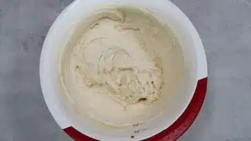 Low Carb Skyr Kuchen ohne Boden: Rühren