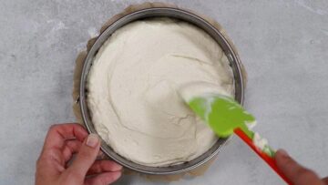 Low Carb Skyr Kuchen ohne Boden: Umfüllen