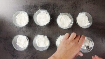 Low Carb Spaghetti Eis Dessert ohne Zucker: Verteilen