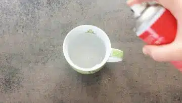 Low Carb Tassenbrot: Einfetten