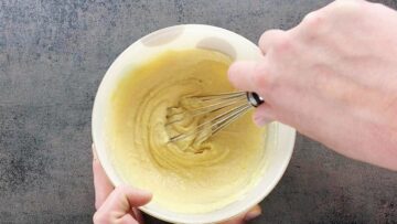 Low Carb Tassenbrot: Rühren