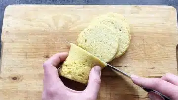 Low Carb Tassenbrot: Schneiden