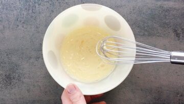 Low Carb Tassenbrot: Verquirlen