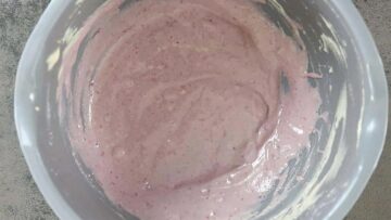 Low Carb Tassenkuchen mit Himbeeren: Rühren