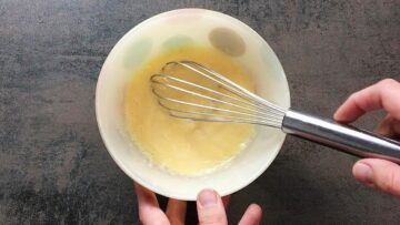 Low Carb Tassenkuchen Vanille: Verrühren