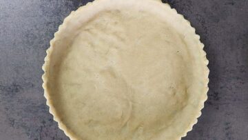 Low Carb Thunfisch Quiche: Auslegen