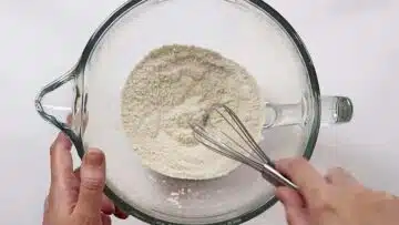 Low Carb Toast: Mischen