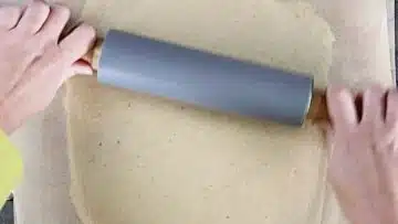 Low Carb Tortilla Chips: Ausrollen