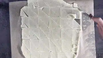 Low Carb Tortilla Chips: Schneiden