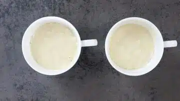 Low Carb Zitronen Tassenkuchen ohne Zucker: Verteilen