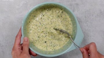 Low Carb Zucchini Frittata aus dem Ofen: Rühren