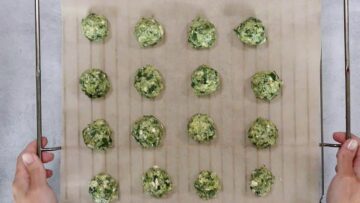 Low Carb Zucchinibällchen: Backen