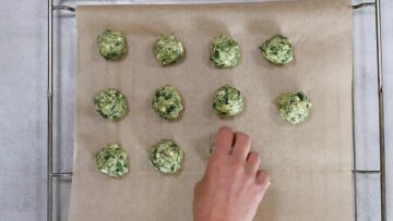 Low Carb Zucchinibällchen: Formen