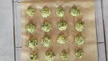 Low Carb Zucchinibällchen: Genießen