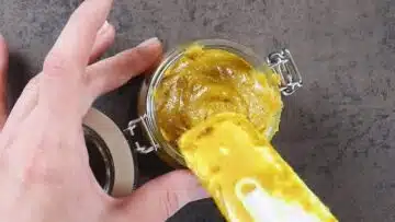 Mandelcreme mit Kurkuma: Kühlen