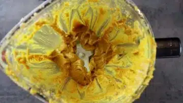Mandelcreme mit Kurkuma: Pürieren